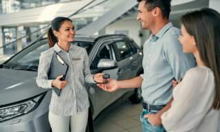 How to check the service history of used cars safely?
